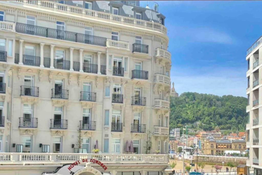 New Gorgeous Central Apartment - Beachfront - 3 Bd Сан Себастиан Екстериор снимка