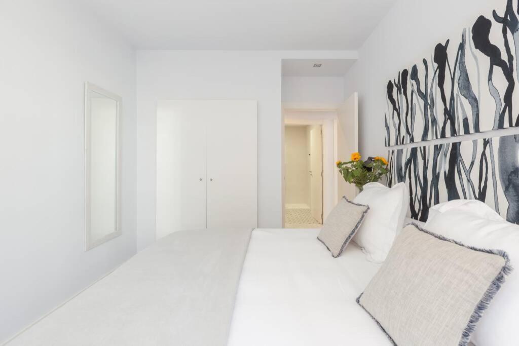 New Gorgeous Central Apartment - Beachfront - 3 Bd Сан Себастиан Екстериор снимка