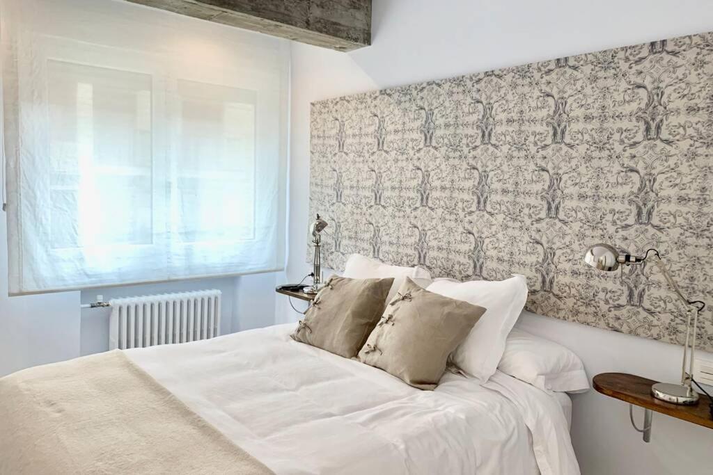 New Gorgeous Central Apartment - Beachfront - 3 Bd Сан Себастиан Екстериор снимка
