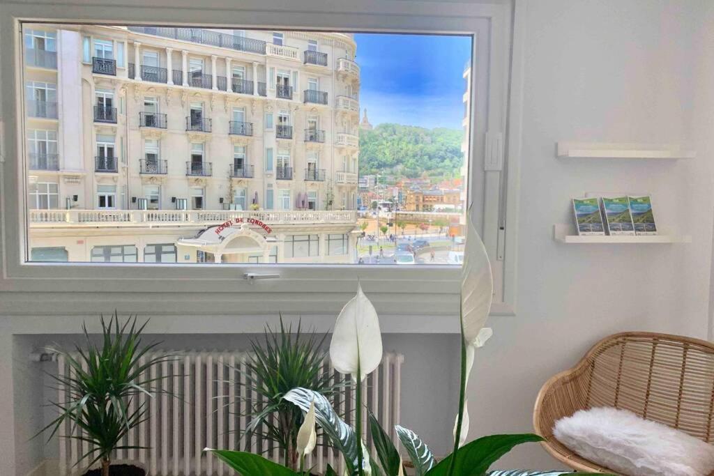 New Gorgeous Central Apartment - Beachfront - 3 Bd Сан Себастиан Екстериор снимка