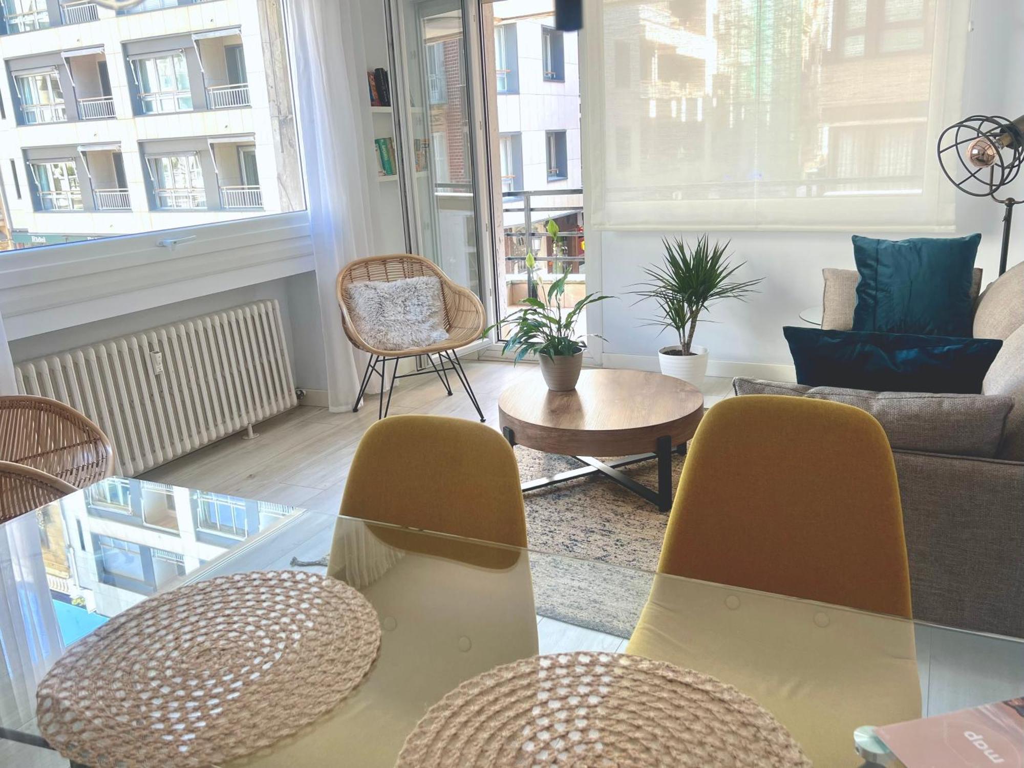 New Gorgeous Central Apartment - Beachfront - 3 Bd Сан Себастиан Екстериор снимка
